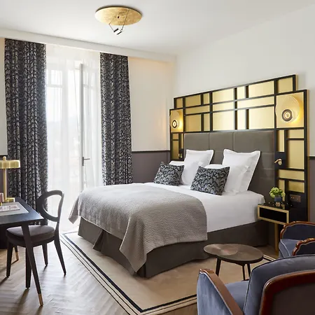 Les Roches Blanches מלון 5*